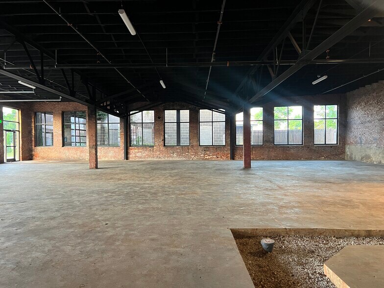 More Photos Of 105 N High St, Winchester Storefront Retail Office For Lease