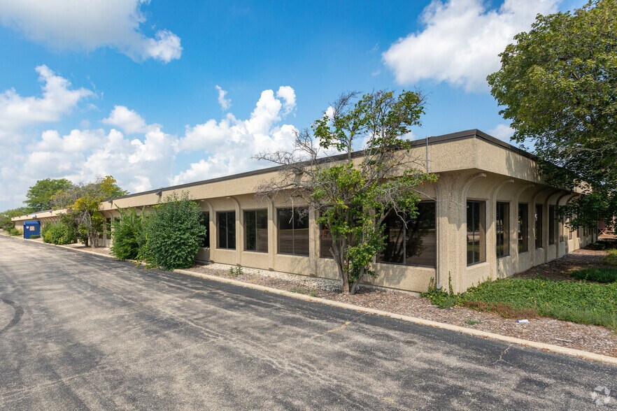 More Photos Of 1400 S Wolf Rd, Wheeling Coworking Space