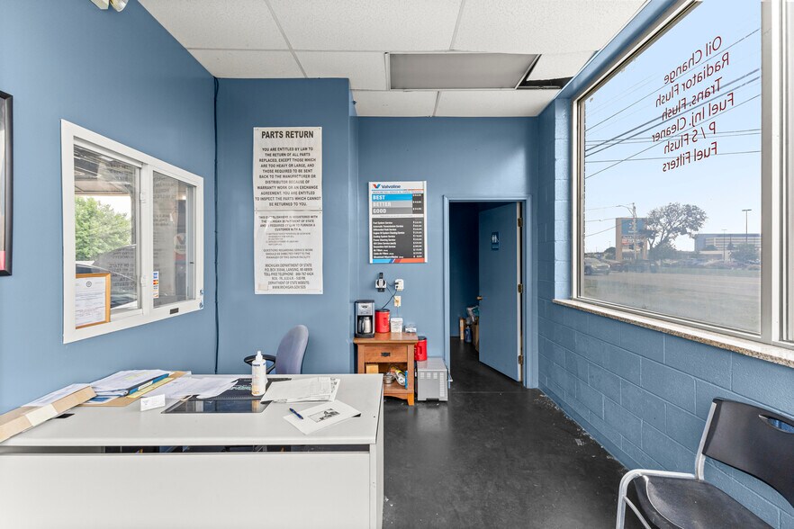 More Photos Of 8332 E 12 Mile Rd, Warren Service Station For Sale