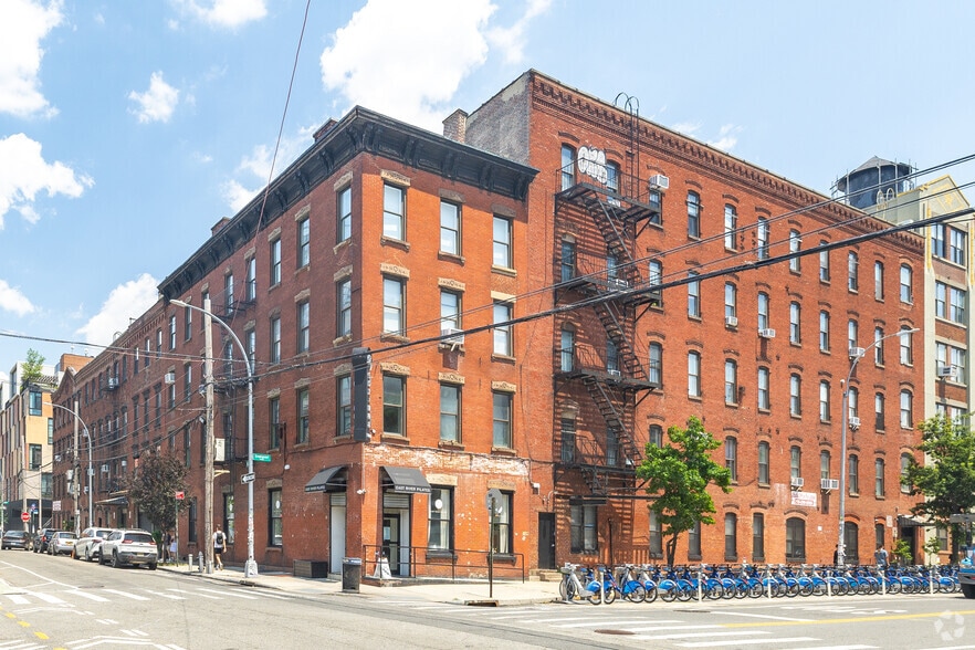 Primary Photo Of 37 Greenpoint Ave, Brooklyn Office Residential For Lease