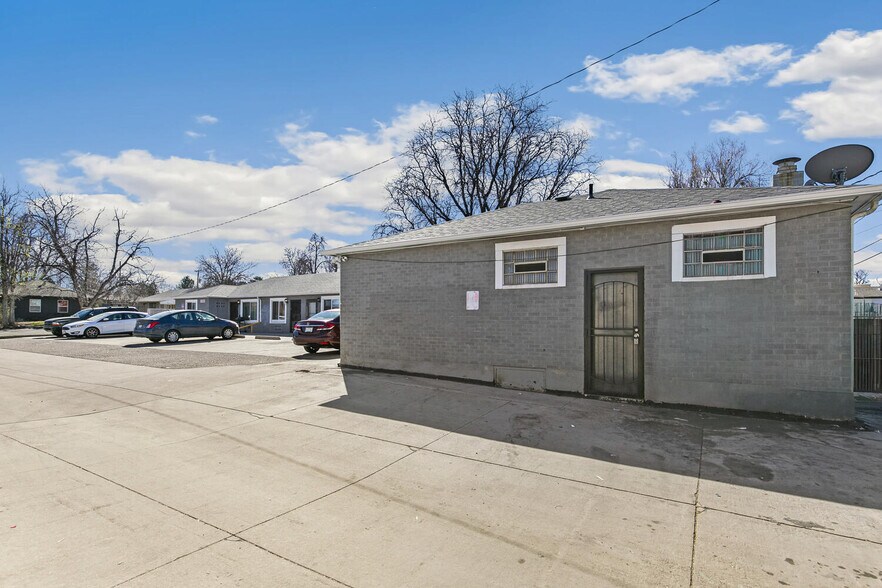 More Photos Of 1467 Joliet St, Aurora Apartments For Sale