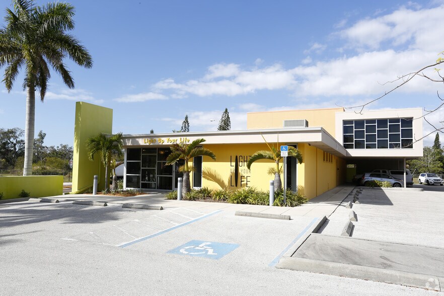 More Photos Of 1620 N Tamiami Trl, Sarasota General Retail For Sale