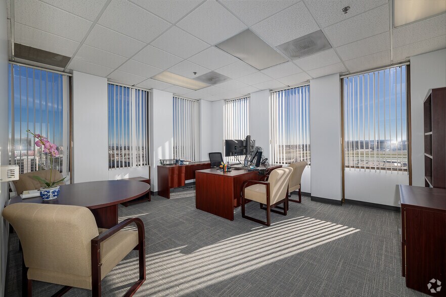 More Photos Of 5901 W Century Blvd, Los Angeles Coworking Space
