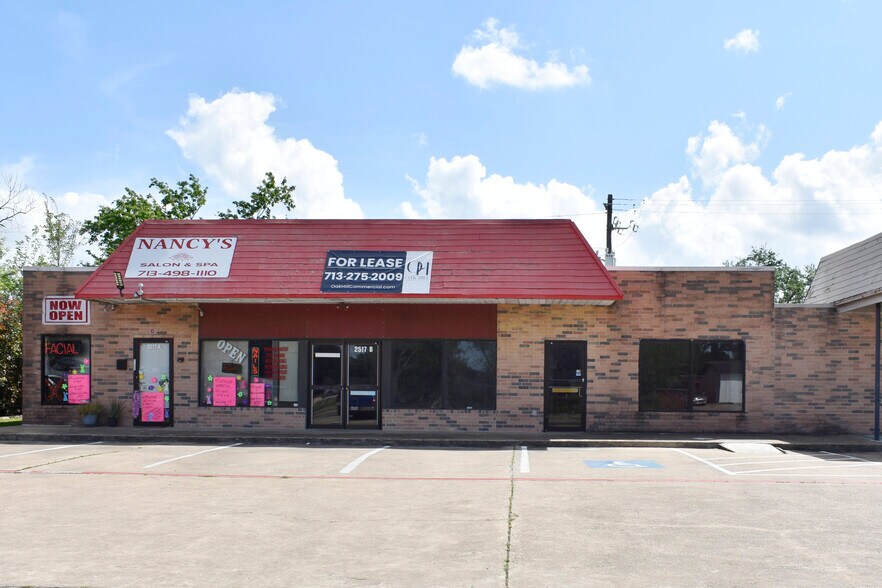 More Photos Of 2517-2519 Strawberry Rd, Pasadena Storefront For Lease