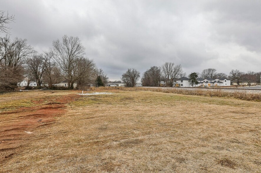 More Photos Of 1302 E Blaine St, Springfield Flex For Lease