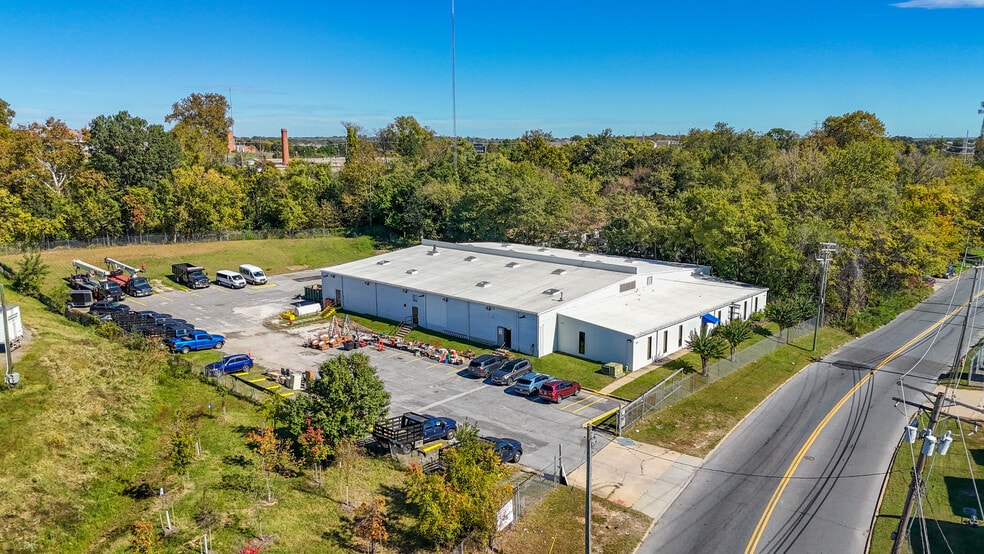 More Photos Of 3520 E Federal St, Baltimore Warehouse For Lease