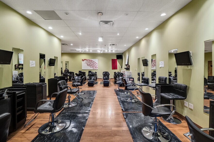 More Photos Of 1288 Sycamore View Rd, Memphis Medical For Sale