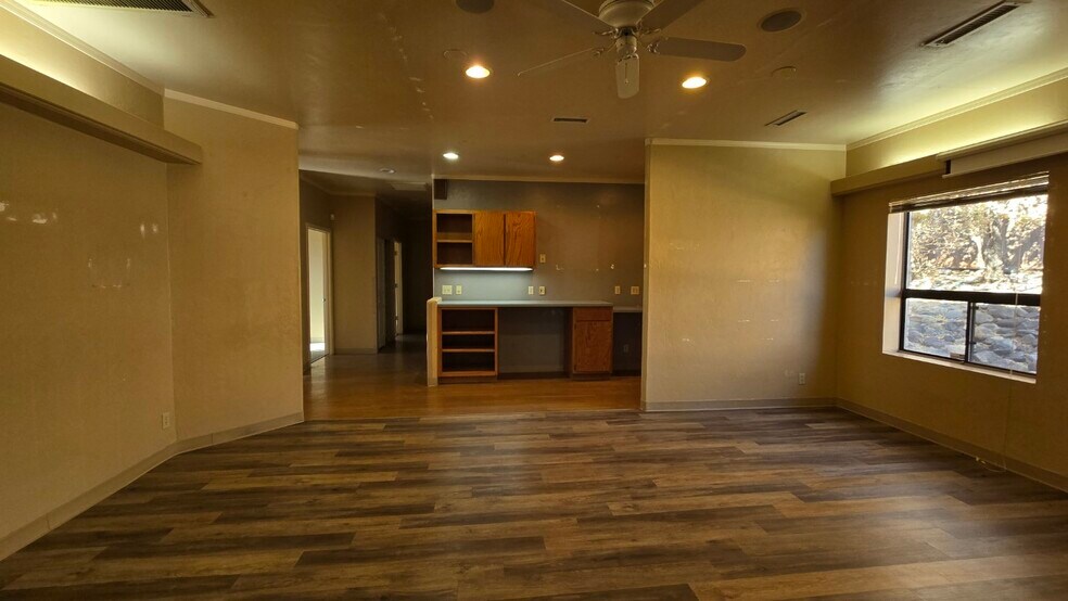 More Photos Of 1202 Willow Creek Rd, Prescott Medical For Sale