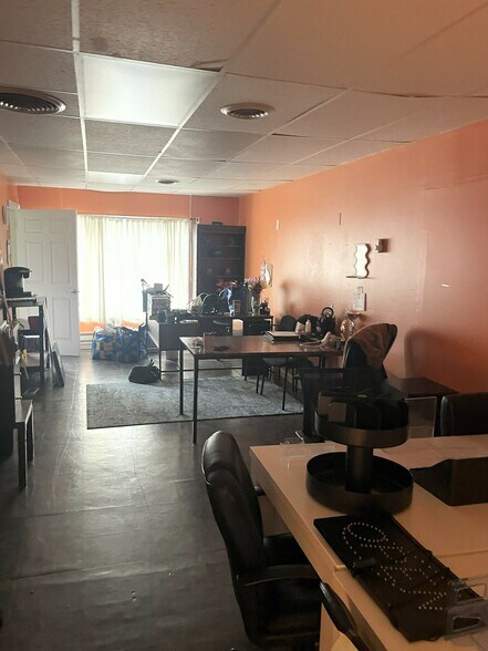 More Photos Of 19 Williams St, Stroudsburg General Retail For Lease