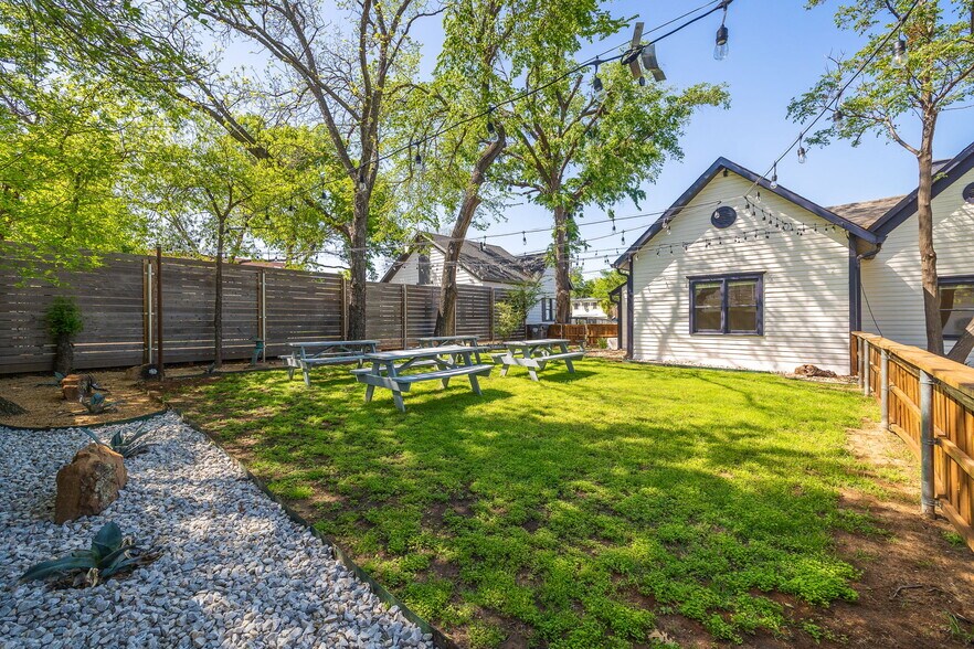 More Photos Of 148 Elm St, Keller Freestanding For Sale