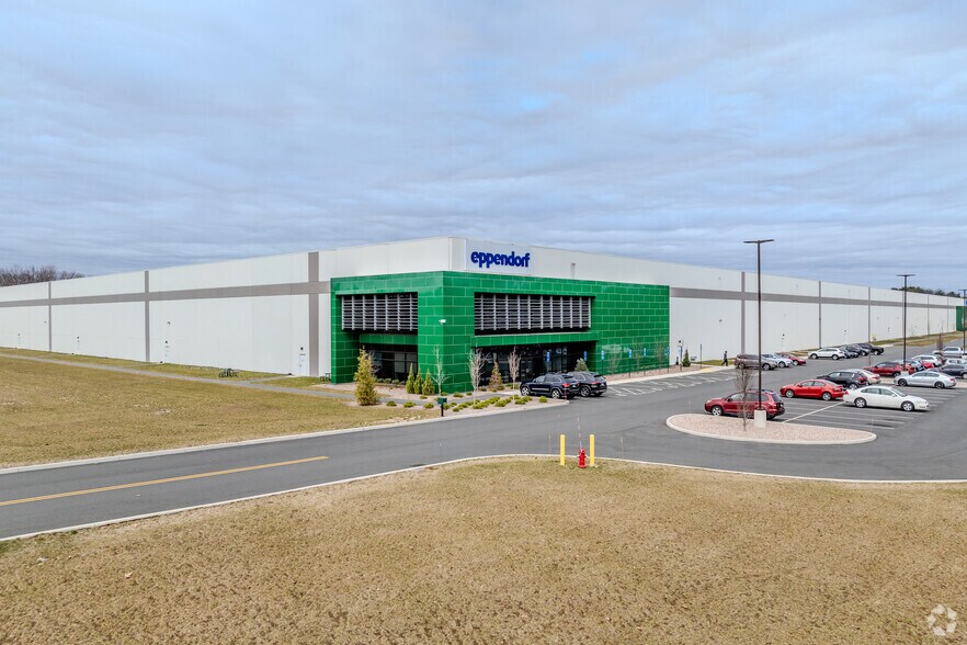 More Photos Of 113 N Maple St, Enfield Distribution For Lease