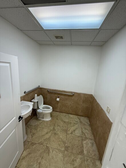 More Photos Of 2711-2713 Maguire Rd, Ocoee Medical For Lease