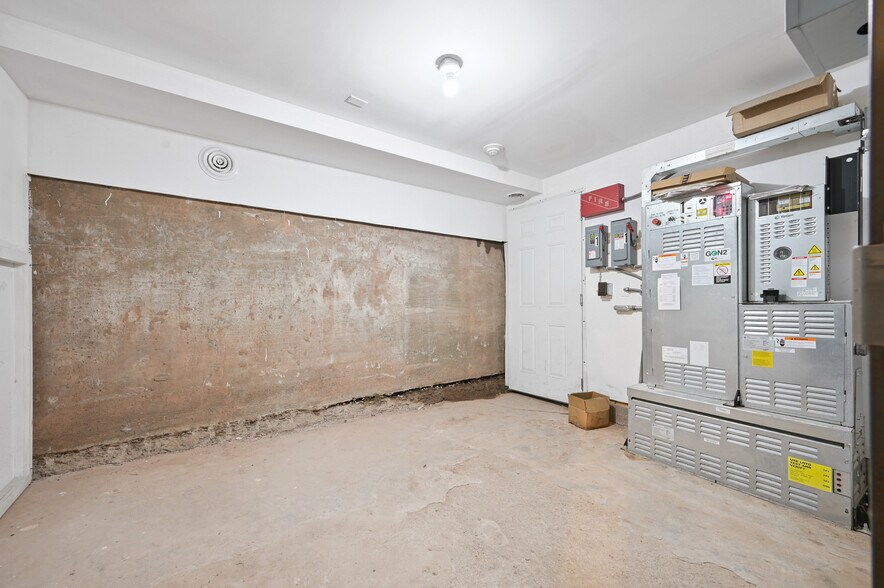 More Photos Of 56 Main St, Stamford Hotel For Sale