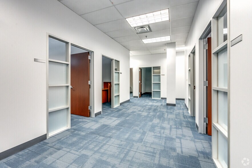 More Photos Of 1720 Lakepointe Dr, Lewisville Flex For Sale