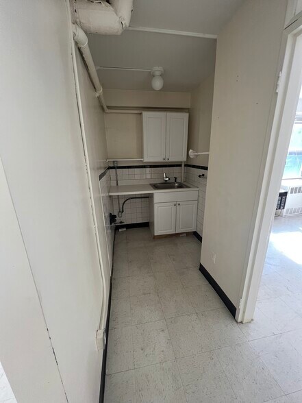 More Photos Of 5910 Queens Blvd, Woodside Apartments For Lease