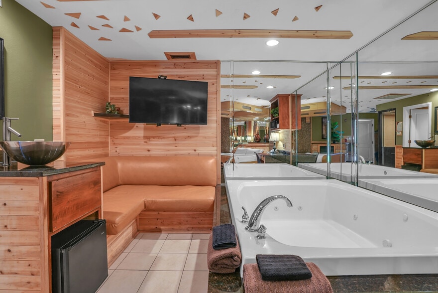 More Photos Of 16W621 S Frontage Rd, Willowbrook Hotel For Sale