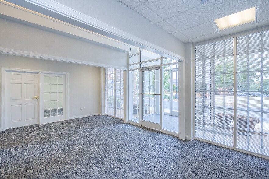 More Photos Of 602 N Main St, Anderson Bank For Sale