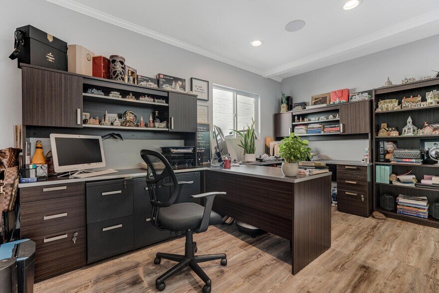 More Photos Of 910 S Glenoaks Blvd, Burbank Storefront Retail Office For Lease