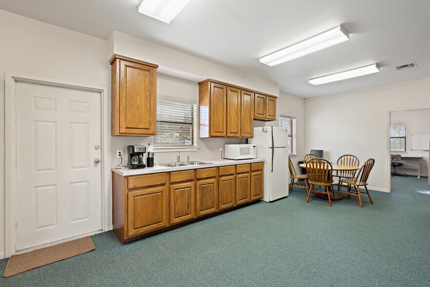 More Photos Of 409 Mallard Ln, Taylor Office Residential For Lease