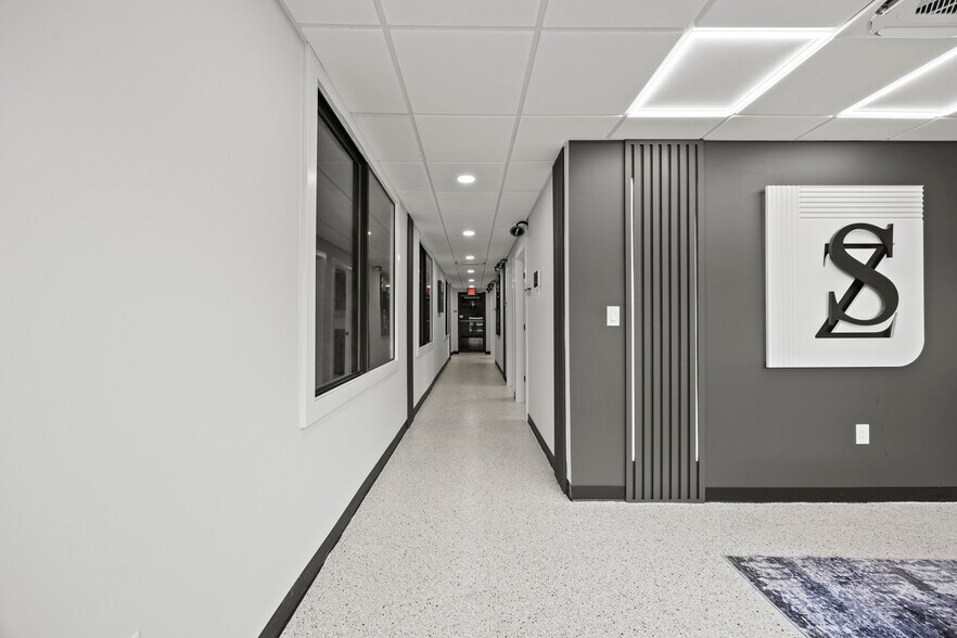 More Photos Of 4588 Kenny Rd, Columbus Storefront Retail Office For Sale