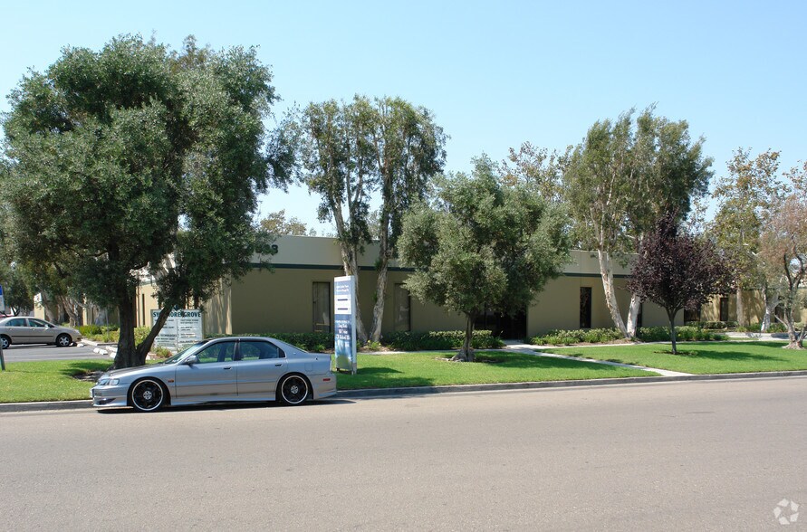Primary Photo Of 4828 Ronson Ct, San Diego Light Manufacturing For Lease