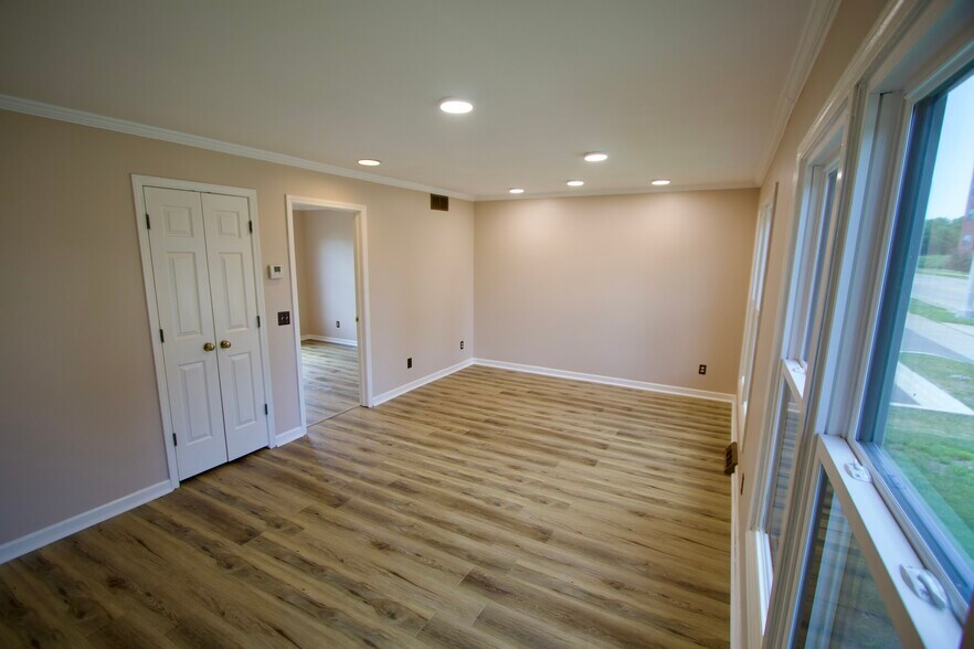 More Photos Of 123 N Jackson St, Janesville Office For Sale