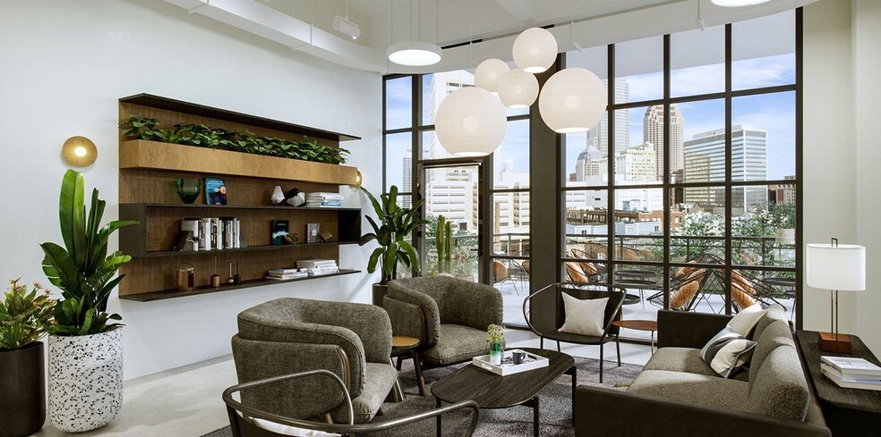 More Photos Of 873-875 N High St, Columbus Office For Lease