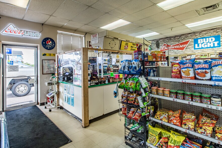More Photos Of 404 Navajo Blvd, Holbrook Service Station For Sale