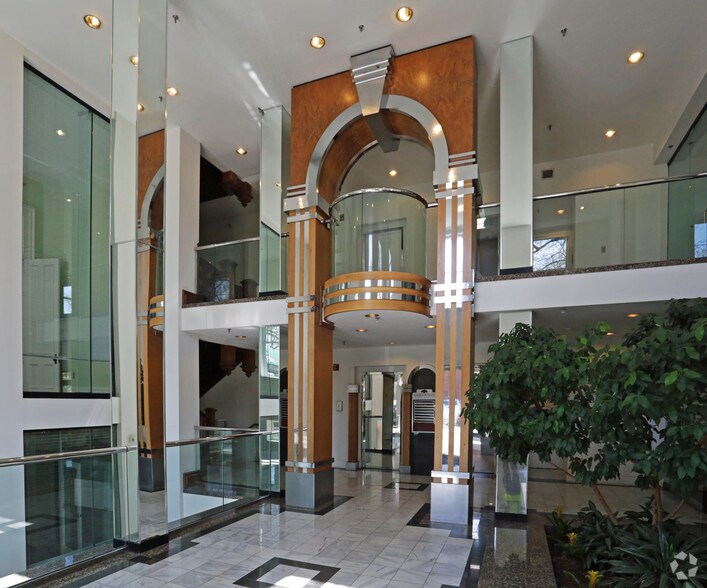 More Photos Of 100 W Franklin St, Richmond Office Residential For Lease