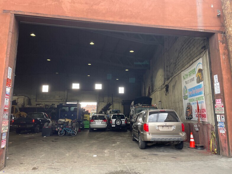 More Photos Of 9410 Merrick Blvd, Jamaica Warehouse For Lease