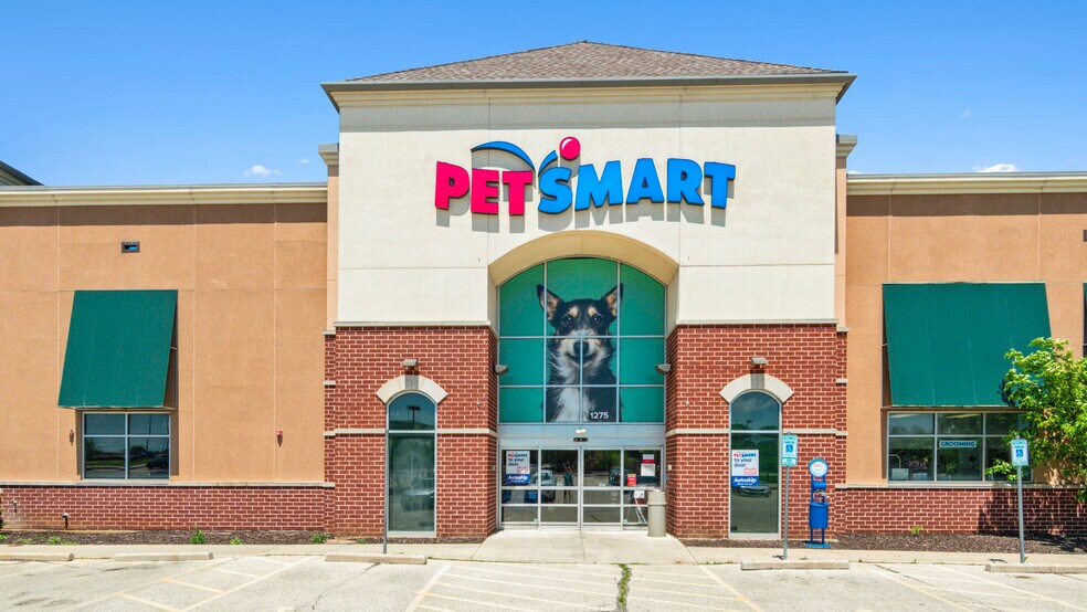 More Photos Of 1275 W Capitol Dr, Pewaukee General Retail For Sale