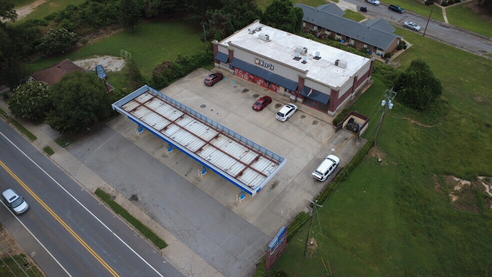 More Photos Of 725 Alabama St, Carrollton Service Station For Lease