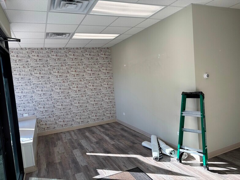 More Photos Of 4212 W Irving Park Rd, Chicago Office For Sale