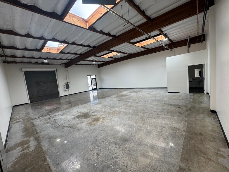 More Photos Of 945 Bransten Rd, San Carlos Service For Lease