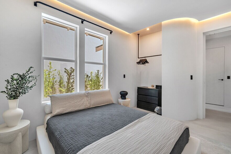 More Photos Of 120 NE 25th St, Miami Specialty For Sale