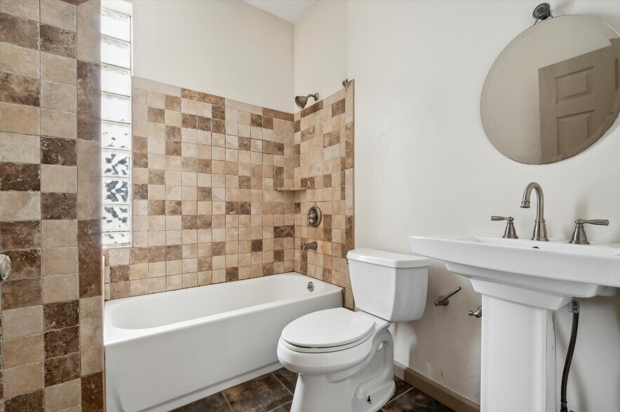 More Photos Of 1632 N Willington St, Philadelphia Office Residential For Lease