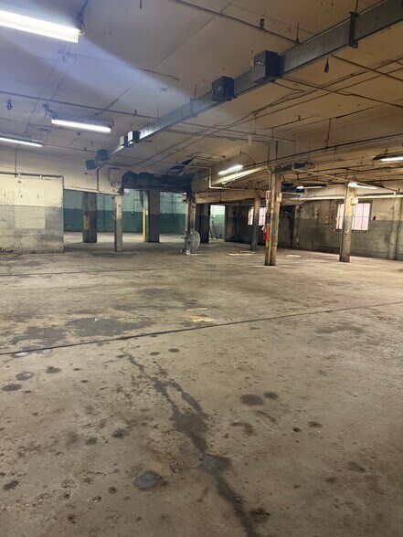 More Photos Of 711 19th St, Rockford Manufacturing For Sale