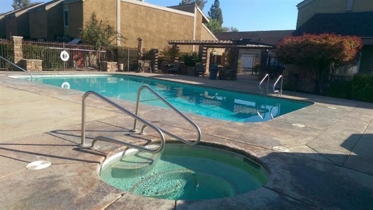 More Photos Of 7166 N Fruit Ave, Fresno Apartments For Sale