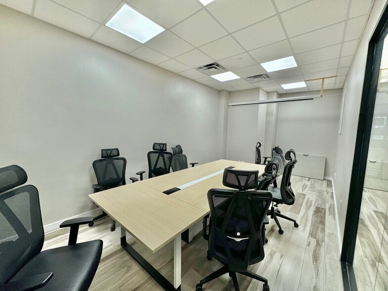 More Photos Of 136-21 Hillside Ave, Richmond Hill Medical For Lease