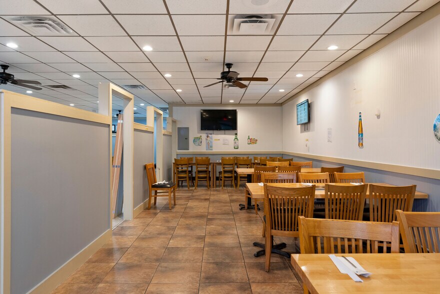 More Photos Of 140 E Felton Rd, Cartersville Restaurant For Sale