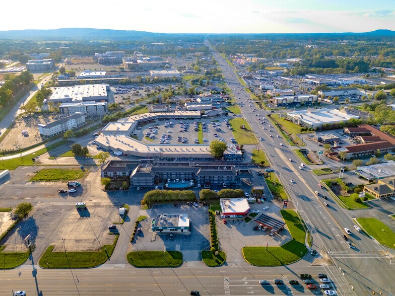 More Photos Of 4815 University Dr NW, Huntsville Hotel For Sale