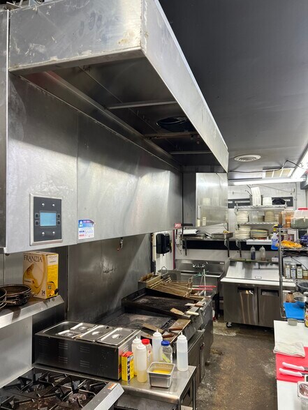 More Photos Of 1107 Jackson Ave E, Oxford Restaurant For Lease