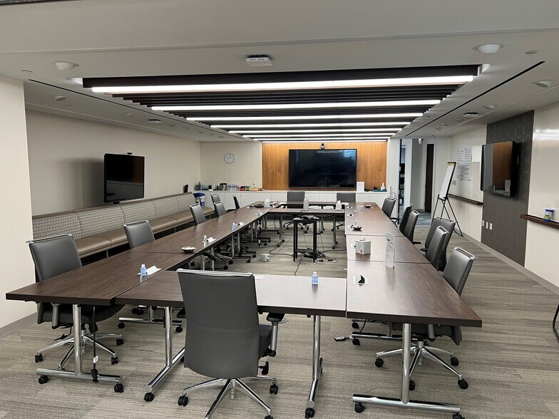 More Photos Of 7700 Old Georgetown Rd, Bethesda Office For Lease