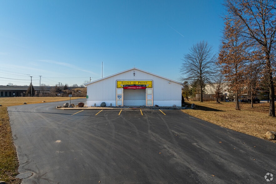 More Photos Of 8421 Mayhew Rd, Fort Wayne Showroom For Lease