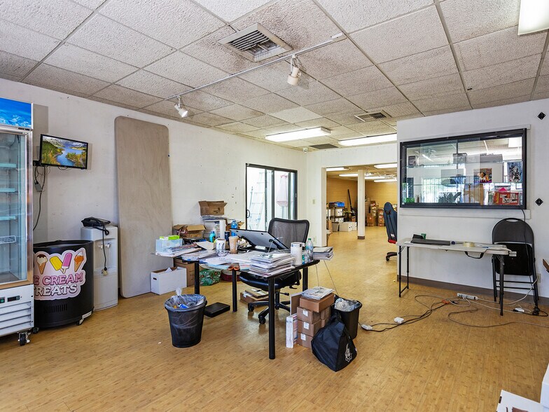 More Photos Of 4708-4710 W Magnolia Blvd., Burbank General Retail For Sale