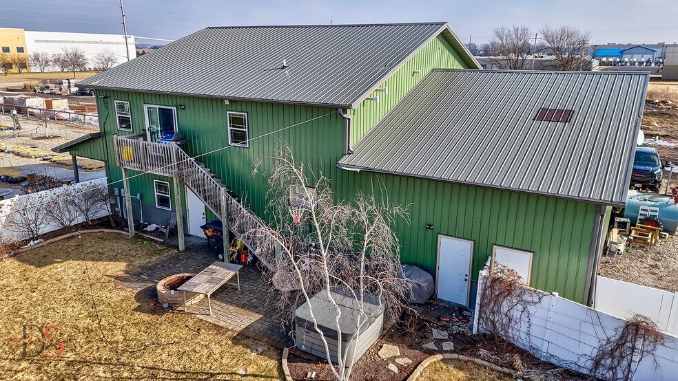 More Photos Of 611 E Dayton Rd, Ottawa Warehouse For Sale