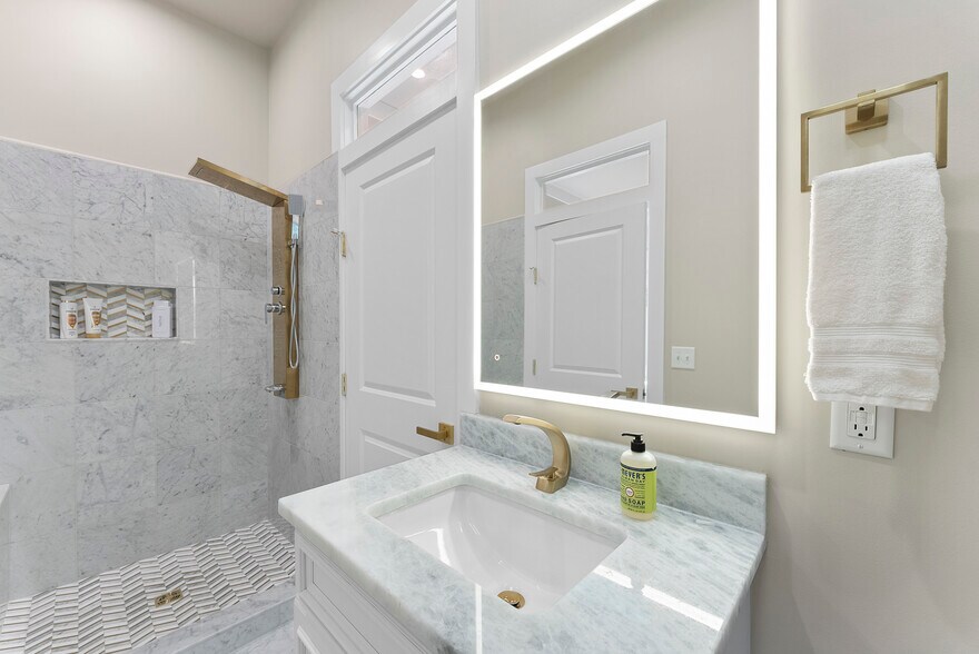 More Photos Of 870 Main St, Blowing Rock Restaurant For Sale