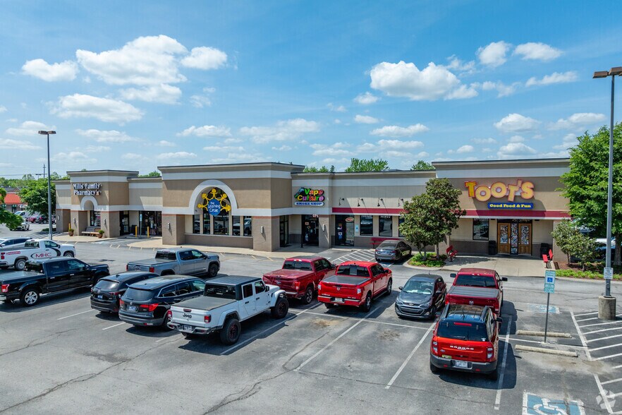 More Photos Of 2992-2994 S Church St, Murfreesboro Freestanding For Lease