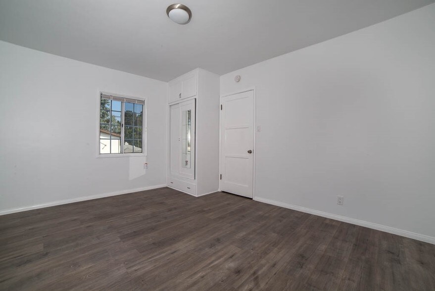 More Photos Of 2117 Stewart St, Santa Monica Apartments For Sale