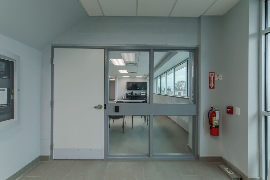 More Photos Of 516 John St N, Aylmer Manufacturing For Lease